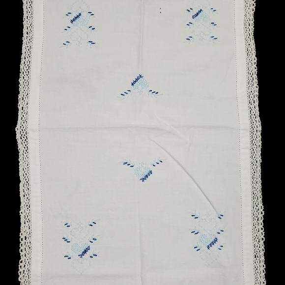 Embroidered Table Runner Dresser Scarf Heart Crochet Lace Blue White Vintage 36" - Picture 4 of 9